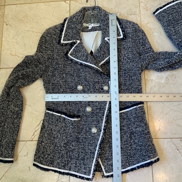Veronica Beard Tweed Jacket, Black and White, Classic Raw Edges, Sz 2 - Picture 13 of 13